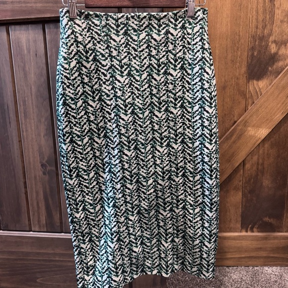 New York & Company Abstract Print Midi Skirt | Green Black White | Size 0‎ - Picture 1 of 8